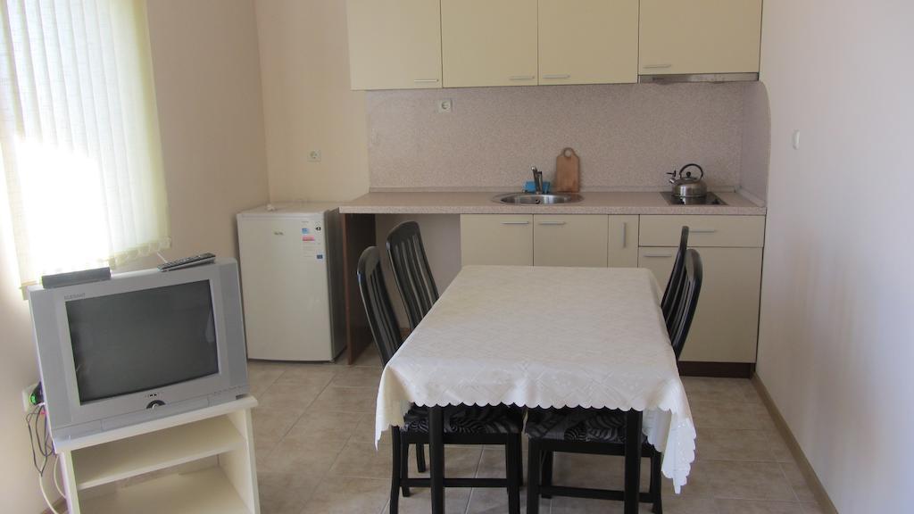 Apartments Bizone Kavarna Oda fotoğraf